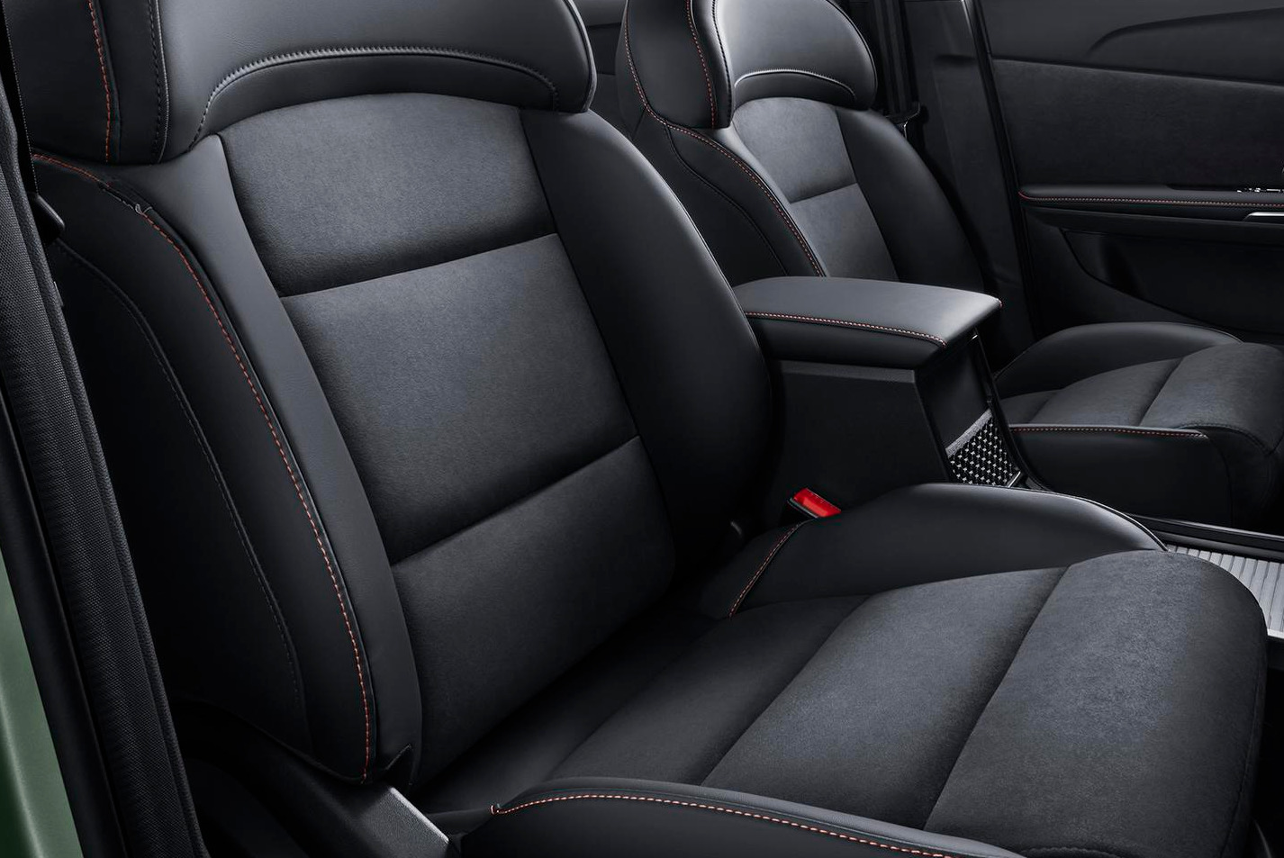 Επενδύσεις eco leather και Alcantara